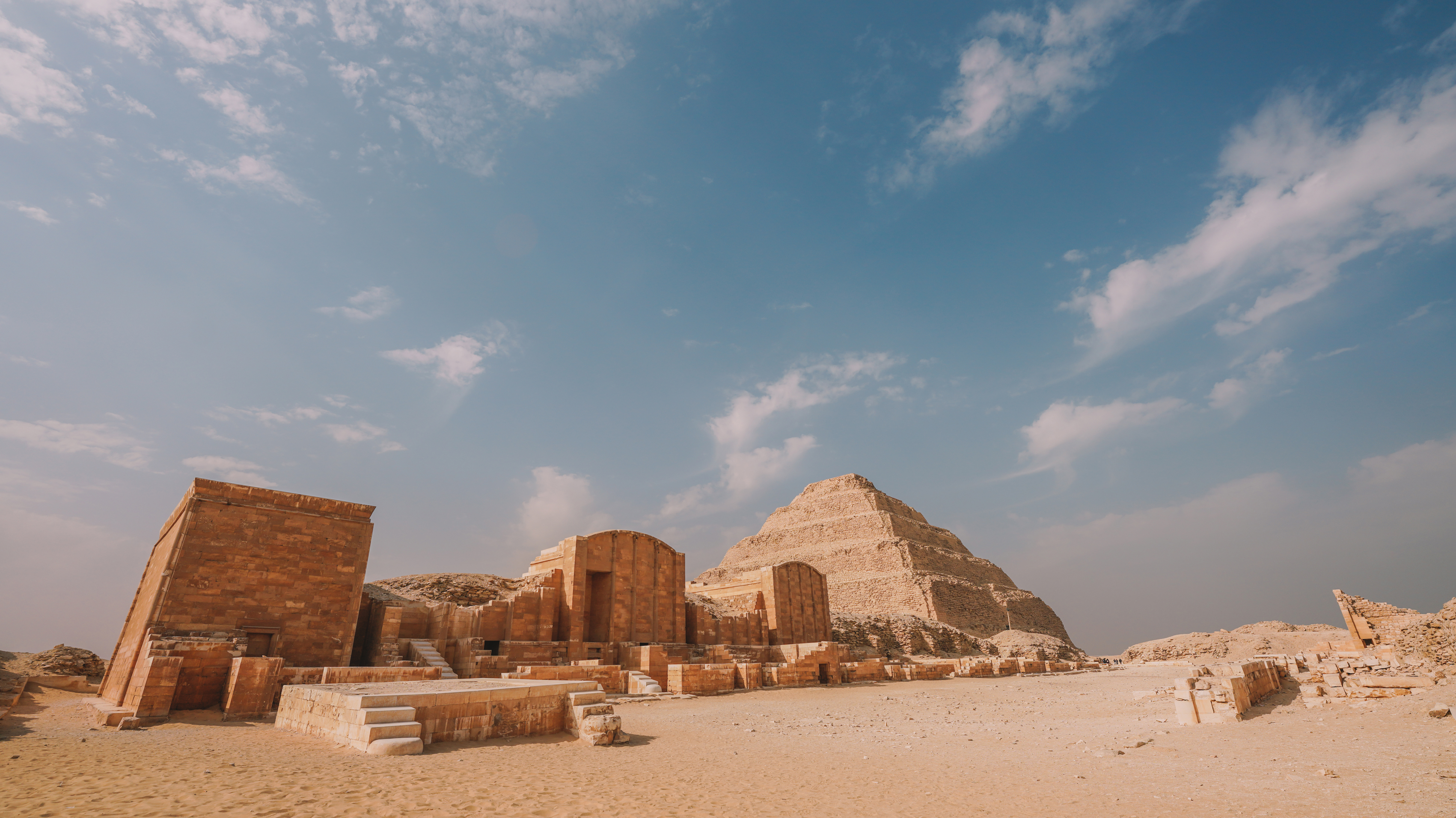 saqqara-pyramids-complex-panorama-view REDUIT